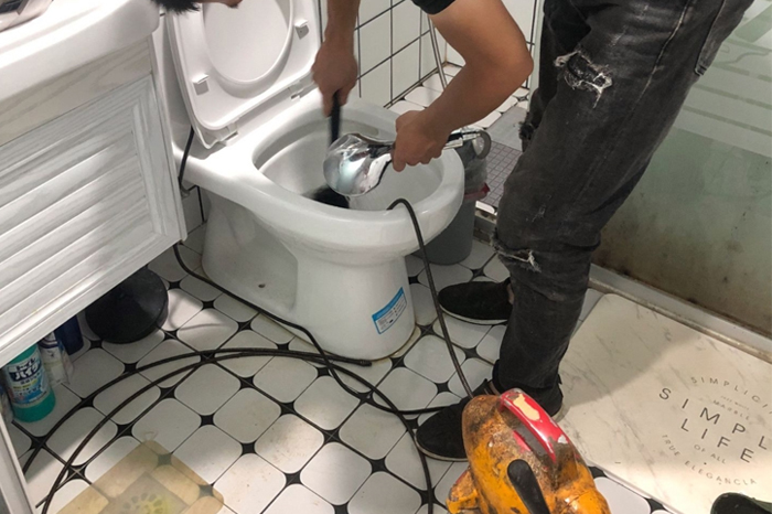 阿图什马桶堵塞自己疏通还是找师傅？专业上门服务让你省时更省心